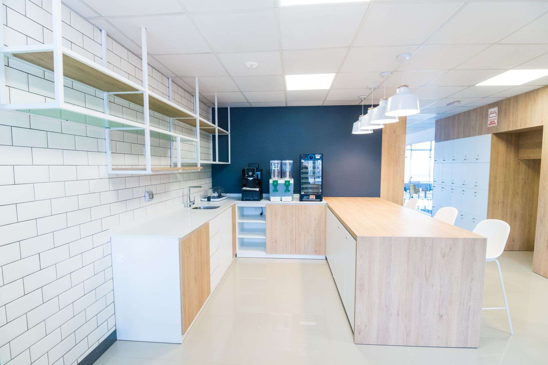 la base cowork huancayo - equipamos el kitchenette