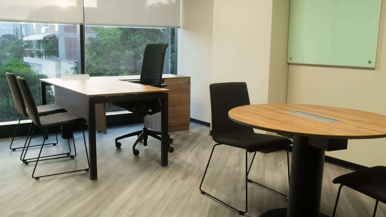 Proyecto Chinalco - mesas redondas en oficinas