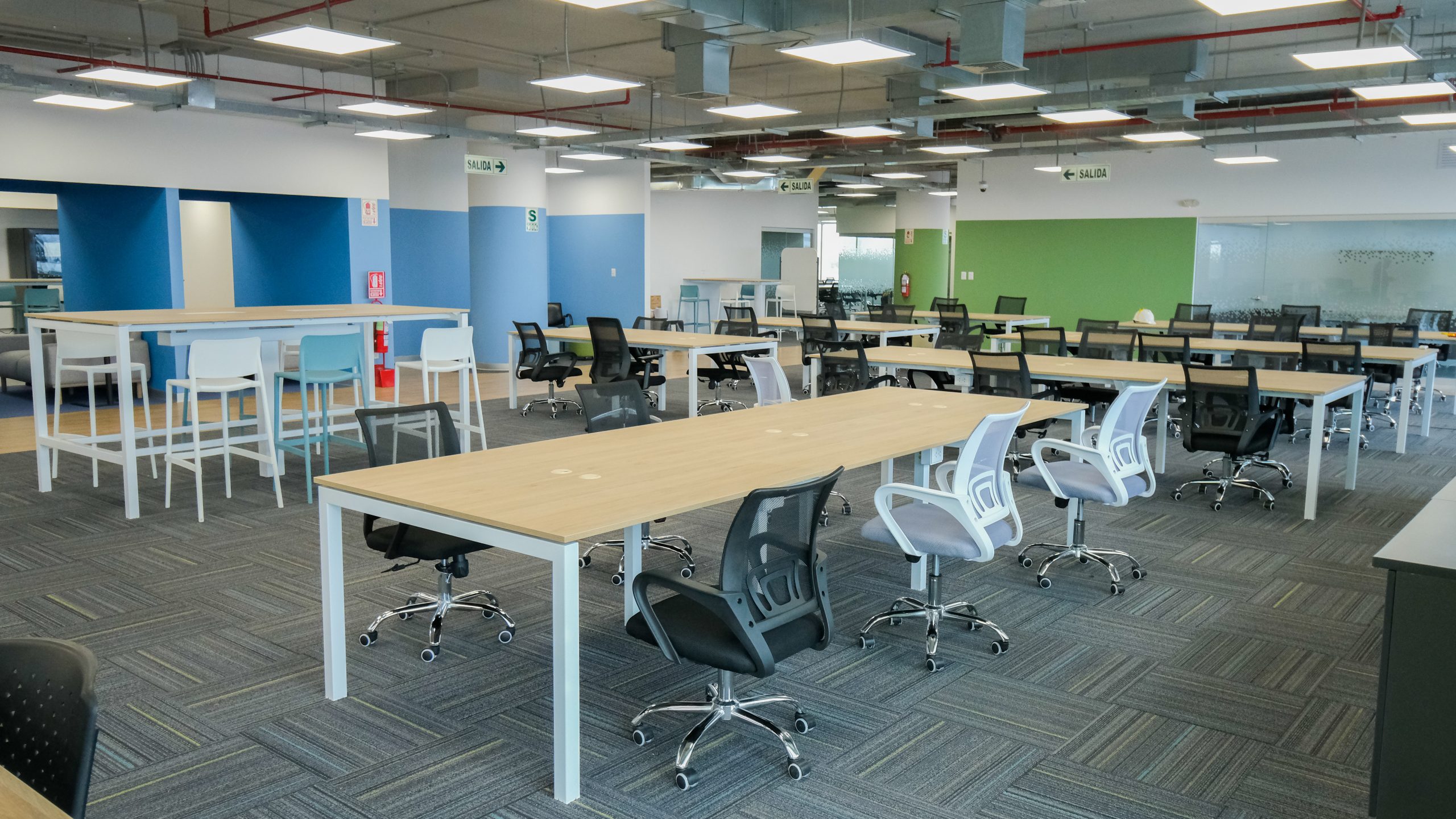 Proyecto San Fernando - areas de trabajo equipadas con bench quadra+