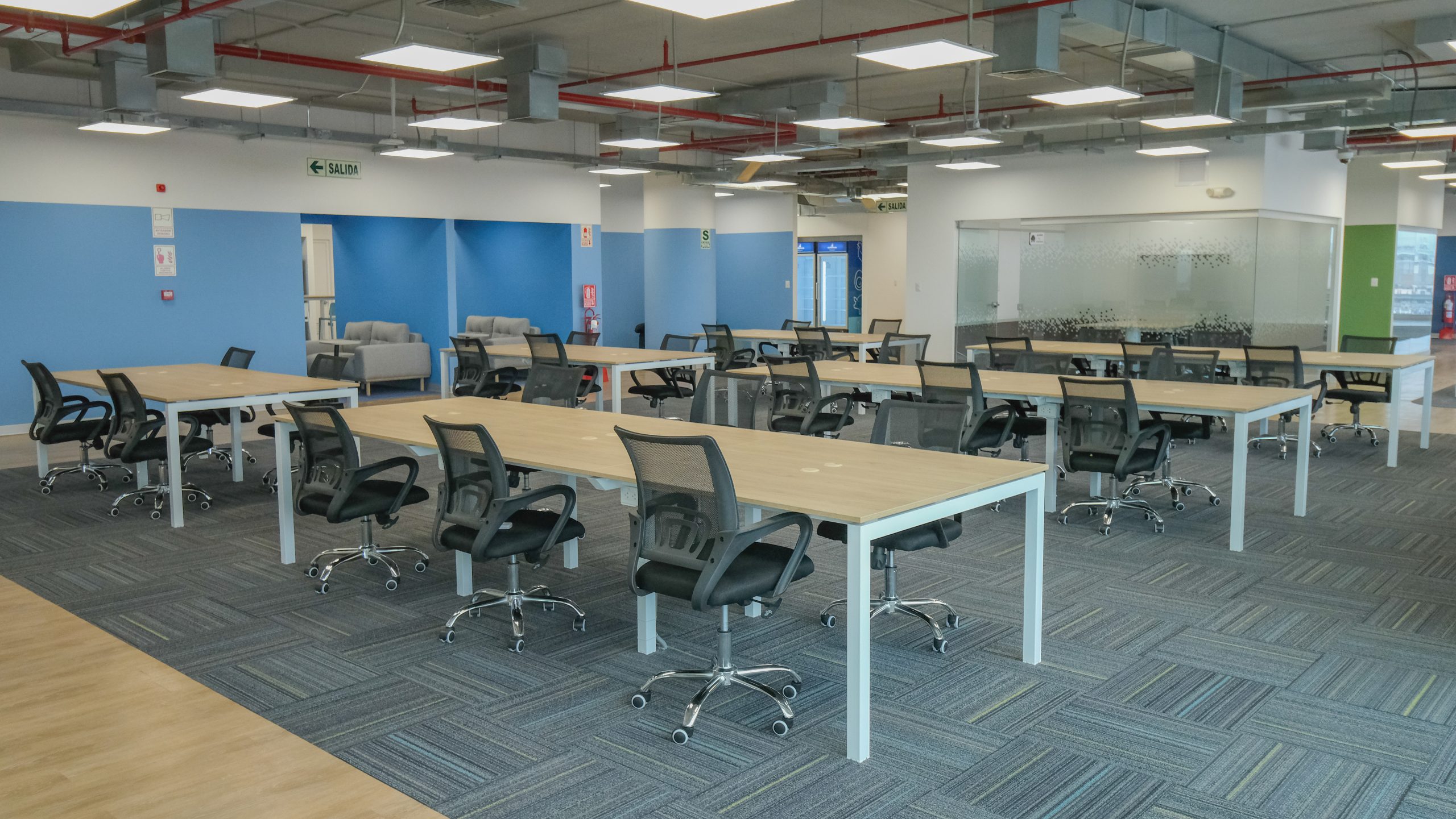 Proyecto San Fernando - espacios de trabajo colaborativo equipados con mesas bench quadra+