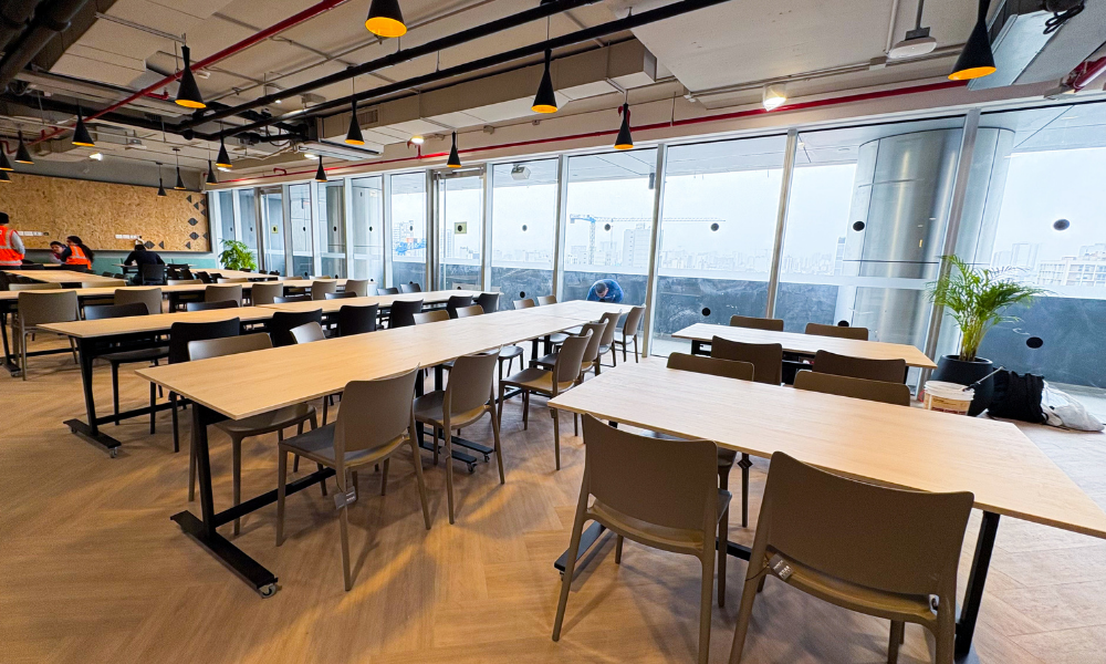 Proyecto Paysafe - mesas implementadas para espacios de descanso