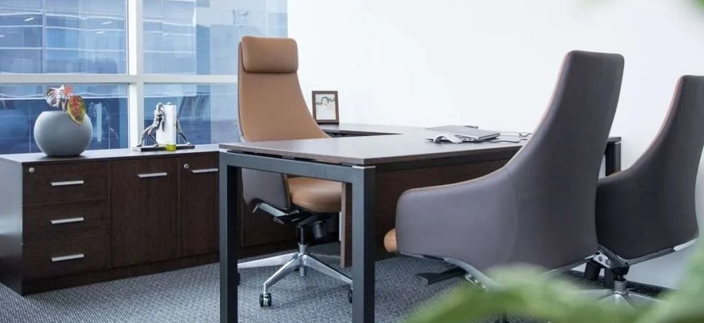 Onboard - escritorio gerencial focus en oficinas gerenciales