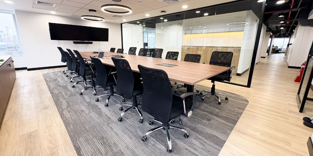 Proyecto Ferrovial - mesas de reuniones especiales