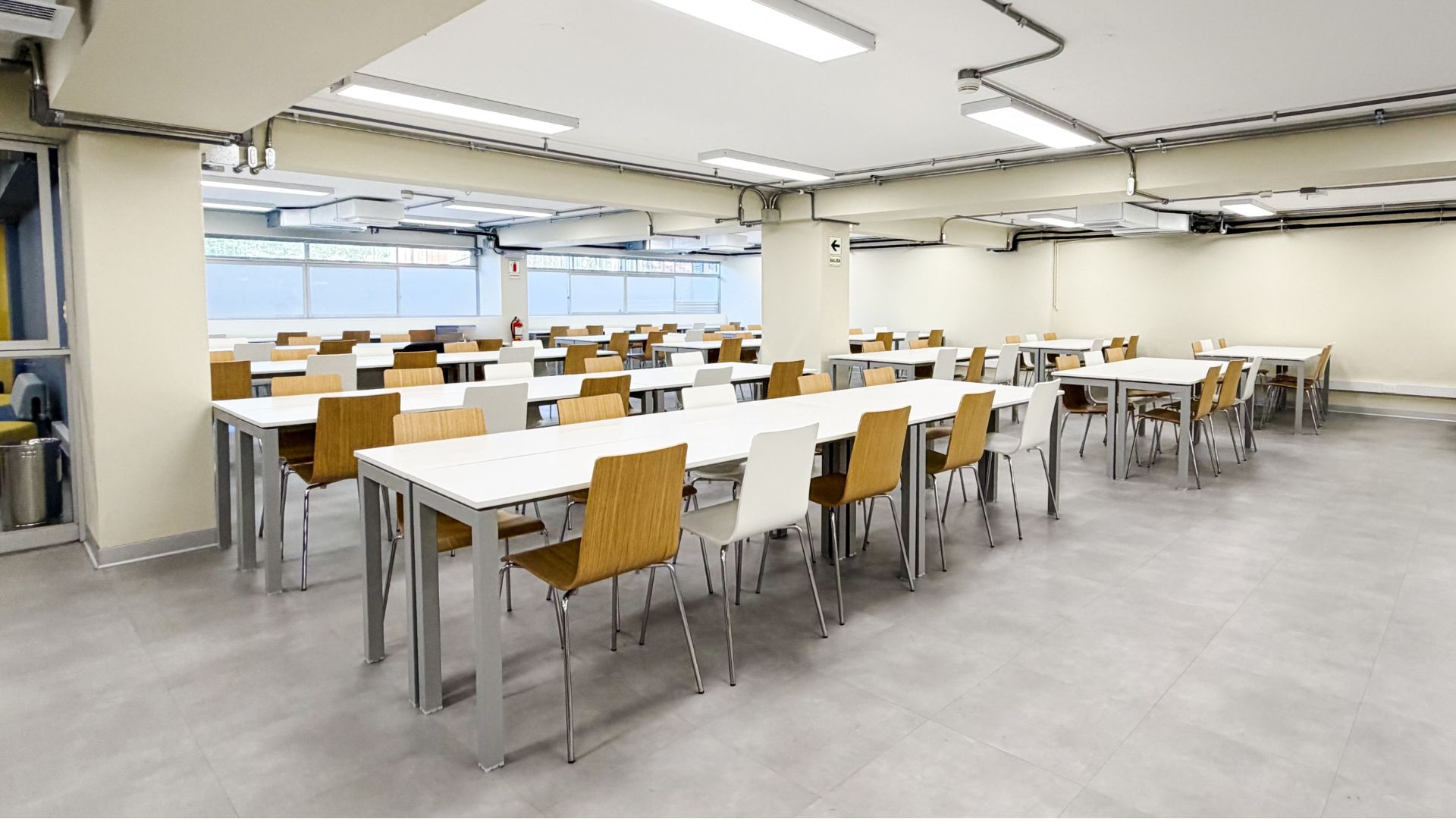 Proyecto PUCP - mobiliario especial para biblioteca del sector educación