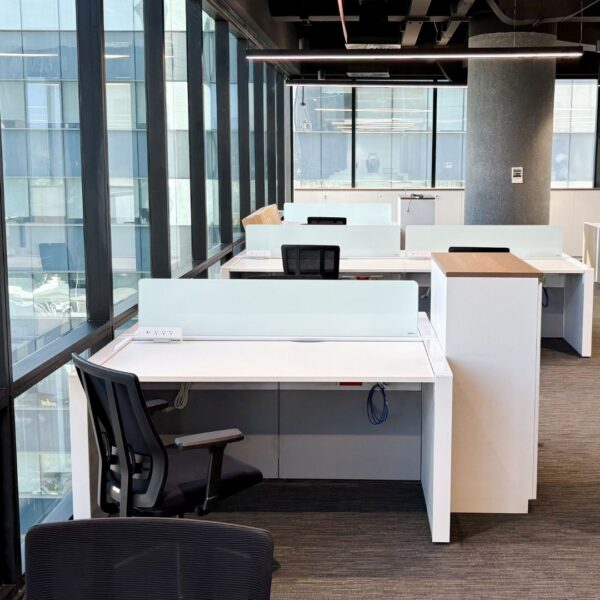 Proyecto Scotiabank - muebles personalizados para estaciones de trabajo